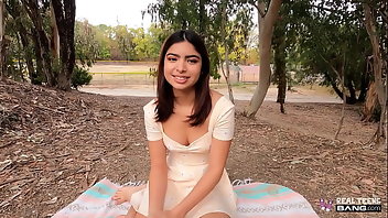 18 Years Old Teen Latina Outdoor Blowjob 